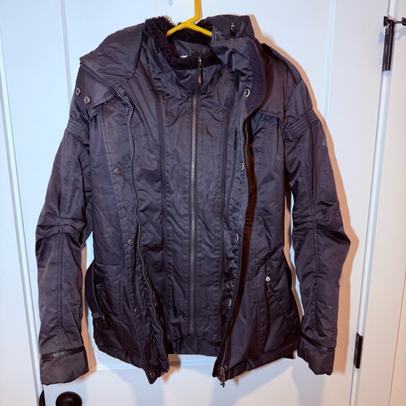 Women’s Descente Luxury waterproof Ski jacket with real Fur Hood. - Picture 7 of 10